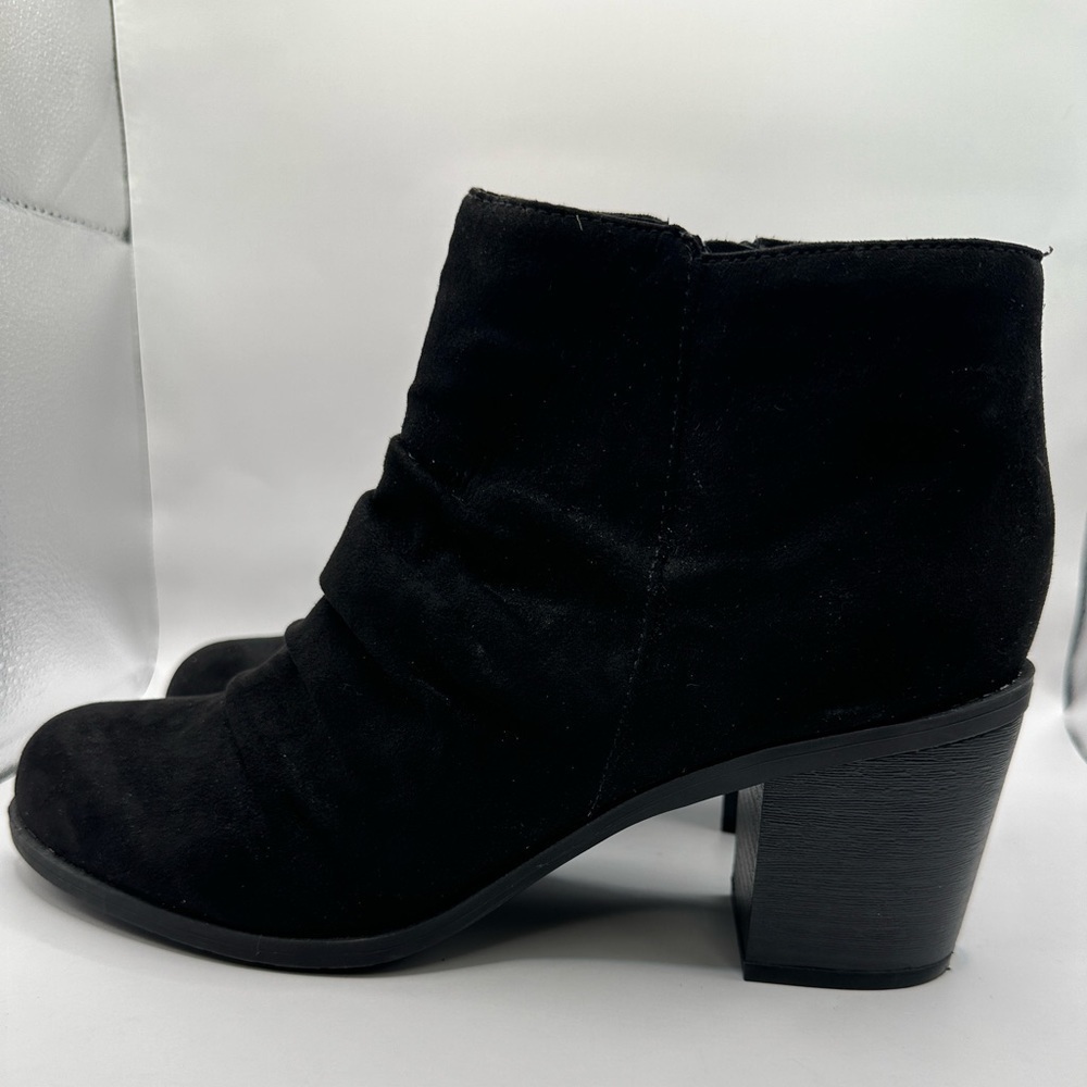 Arizona Black Laser Cut Out Chunk Heel‎ Ankle Boot Booties Size 9